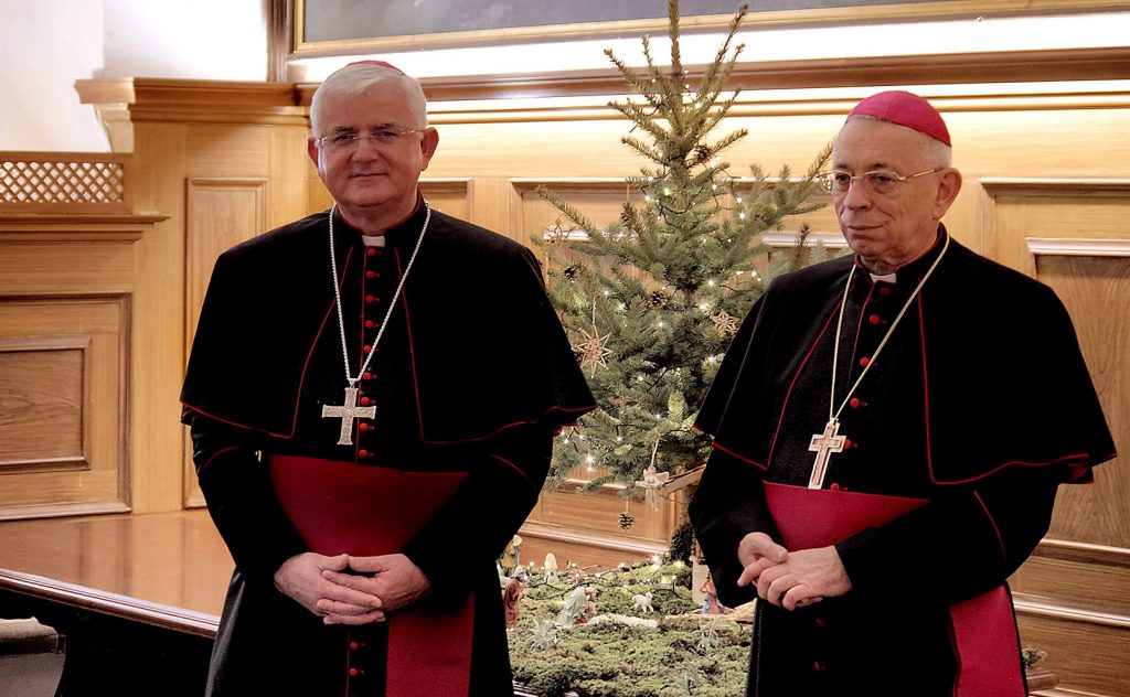 Božićna poruka riječkih nadbiskupa: Isus nam dolazi ususret po svakom čovjeku