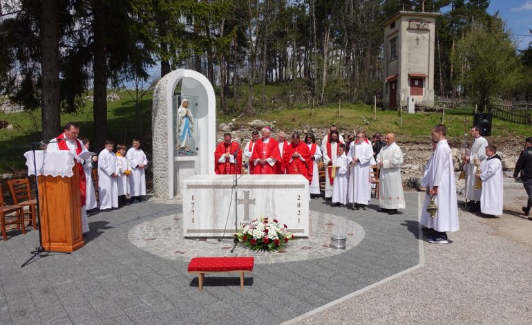 Mons. Uzinić blagoslovio sakralni postav na temeljima srušene crkve sv. Filipa u Mrkoplju