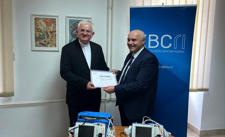 Riječka nadbiskupija donirala KBC-u dva defibrilatora