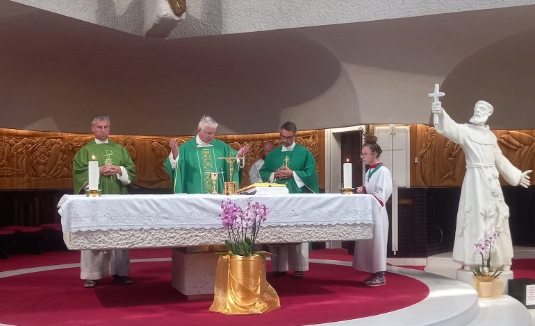  Uvođenje u službu župnika fra Petra Cvekana u župi sv. Nikole Tavelića