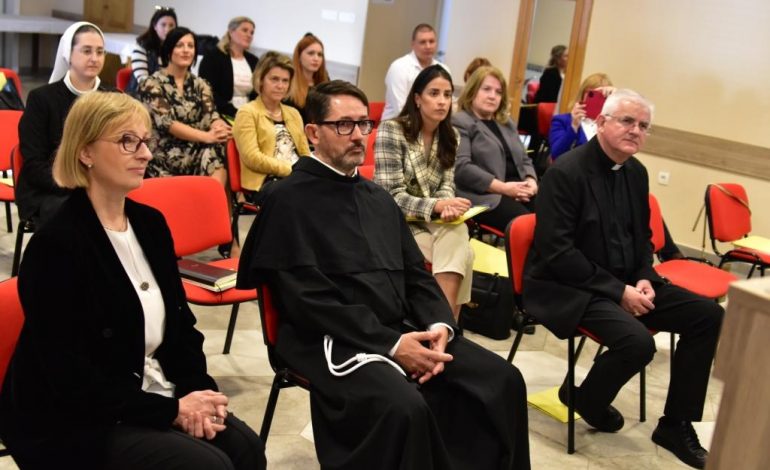  Susret caritasovih sigurnih kuća i savjetovališta u Lovranu