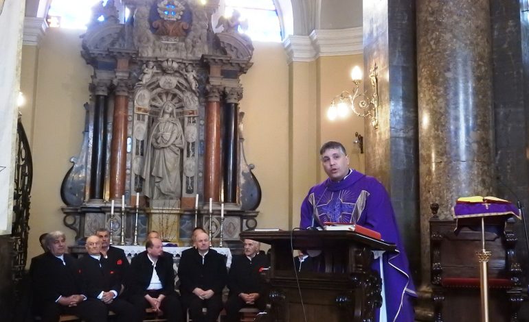  Crkveni pjevački zbor iz Kaštel Lukšića animirao misu u katedrali sv. Vida