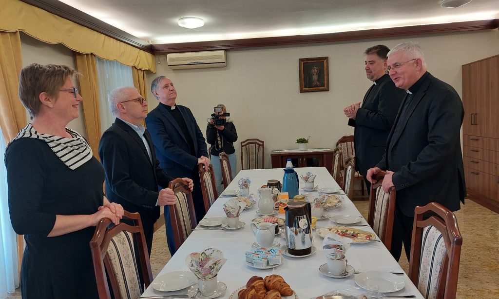 Tradicionalni preduskrsni doručak nadbiskupa i predstavnika Grada Rijeke