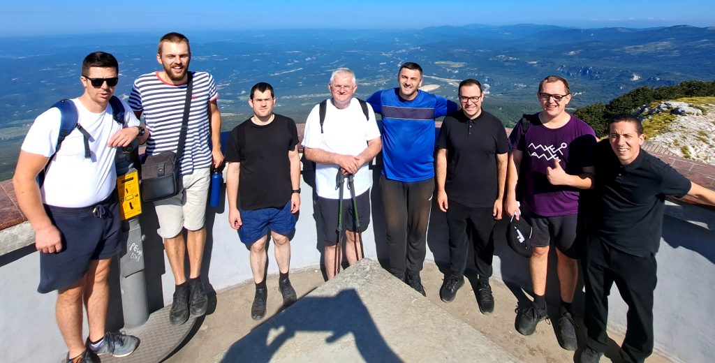 Ljetni susret bogoslova Riječke nadbiskupije  s nadbiskupom Matom Uzinićem
