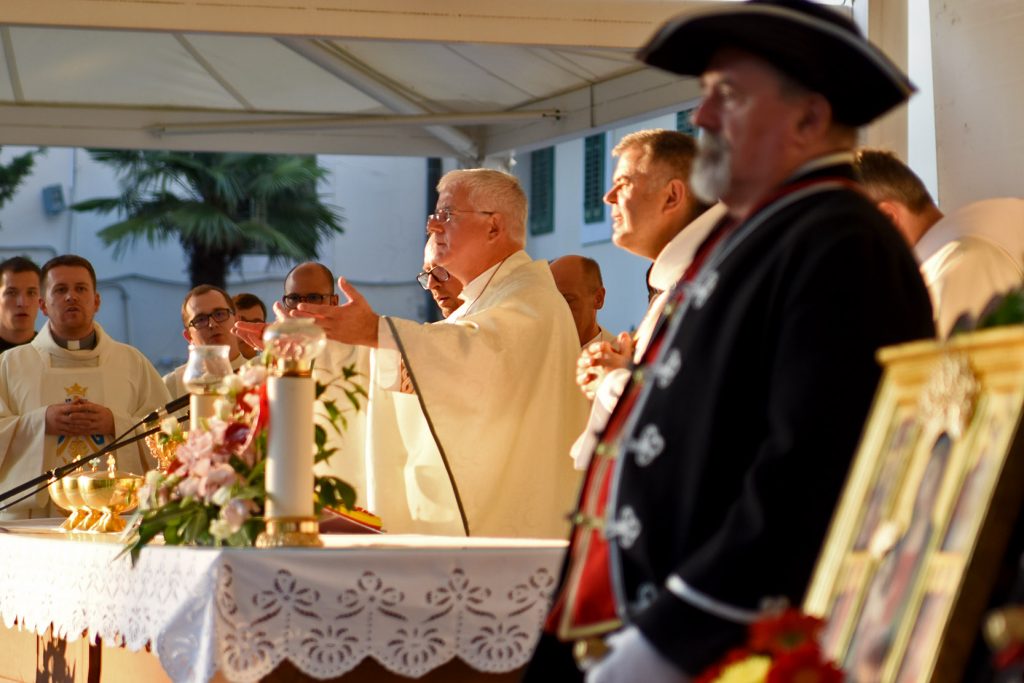 Nadbiskup Uzinić na Veliku Gospu: Bližnji je i onaj koji drugačije misli, vjeruje, živi