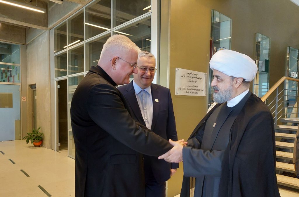 Nadbiskup Mate Uzinić susreo se s ajatolahom Hamidom Shahriarijem
