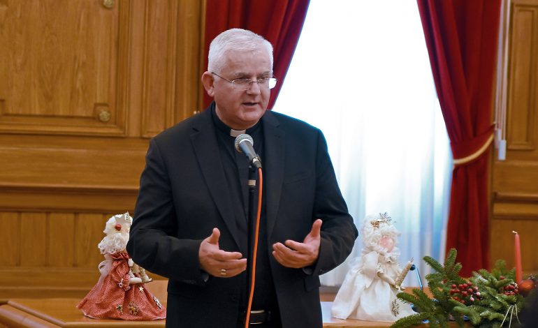 Božićna poruka riječkog nadbiskupa Mate Uzinića