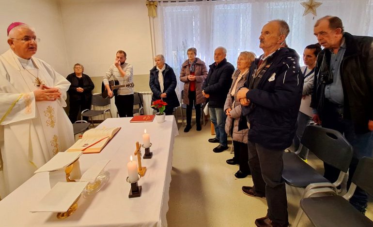  Nadbiskup Uzinić slavio misu s djelatnicima i korisnicima Doma za odrasle osobe Turnić
