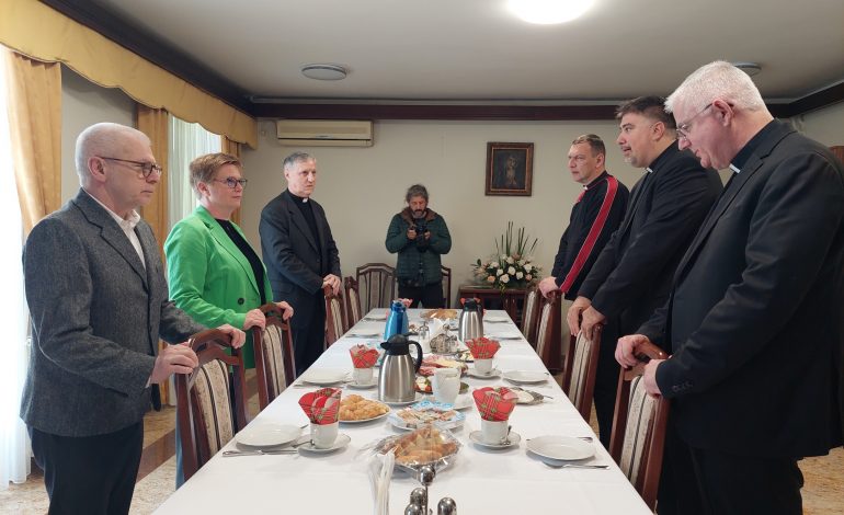  Tradicionalni preduskrsni doručak Nadbiskupa i predstavnika Grada Rijeke
