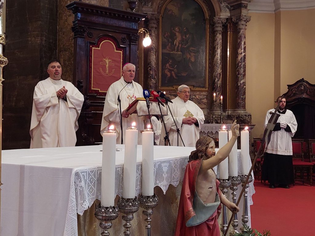 Želimo li biti svjedoci uskrsnuća,moramo to što govorimo ponajprije sami prvi živjeti.