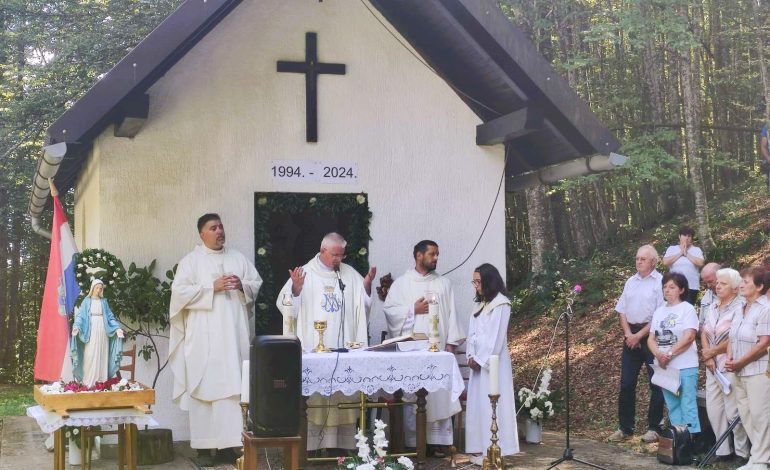 Nadbiskup služio misu kod Gospine kapelice na Skradskom vrhu