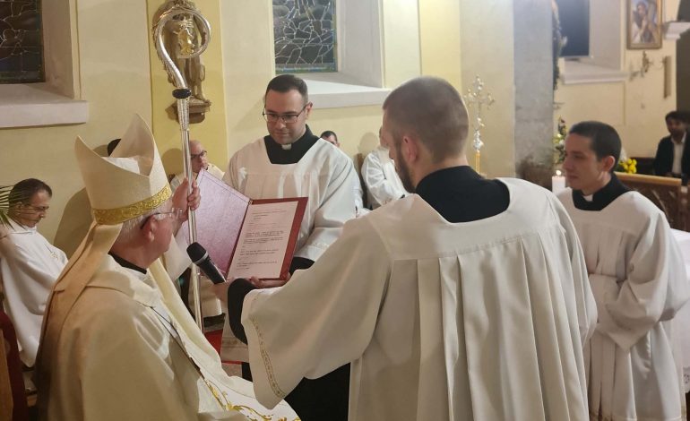 Filip Donadić primljen među kandidate za sveti red.