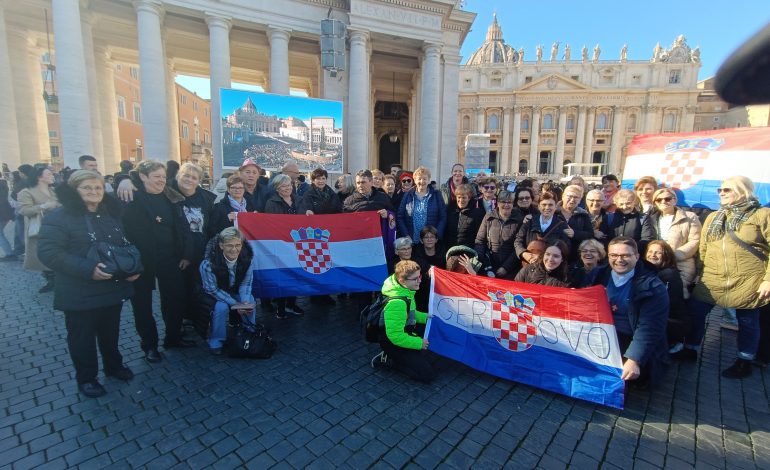 Papa Franjo nakon Angelusa pozdravio hodočasnike iz Gerova