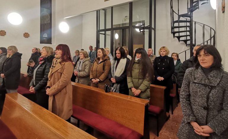 Volonteri i klanjatelji Hospicija obilježili 12 godina nesebičnog davanja za umiruće i one koji o njima skrbe.