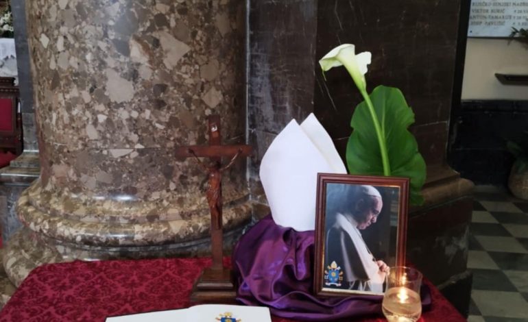  Knjiga žalosti povodom smrti pape Franje u katedrali sv. Vida