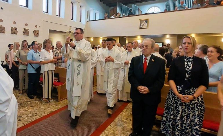 Relikvije sv. Majke Terezije stigla u Župu sv. Terezije od Djeteta Isusa