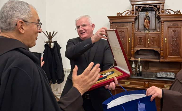 Bratski susret nadbiskupa Mate Uzinića i fra Massima Fusarellija