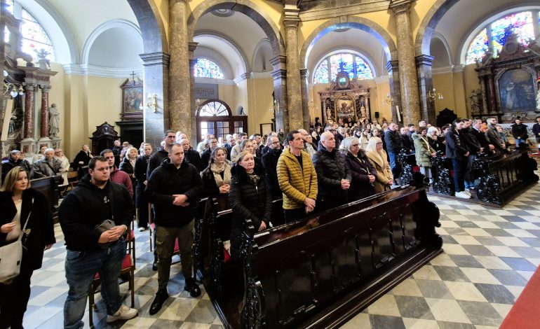 Svako vrijeme dobro je za obraćenje: nadbiskup Uzinić predvodio misu i obred izbora katekumena