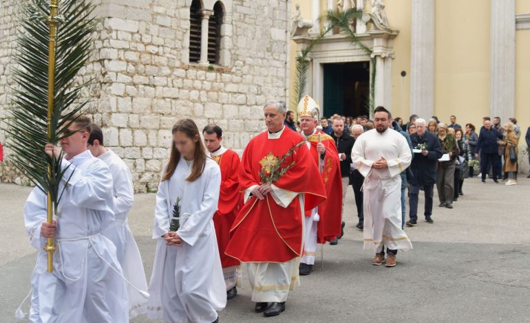  Pobjeđujemo tako da život darujemo