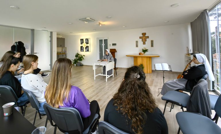  Duhovna obnova za djevojke u samostanu Milosrdnih sestara sv. Križa