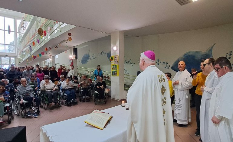 Nadbiskup Uzinić slavio Misu večere Gospodnje s korisnicima Centra za rehabilitaciju
