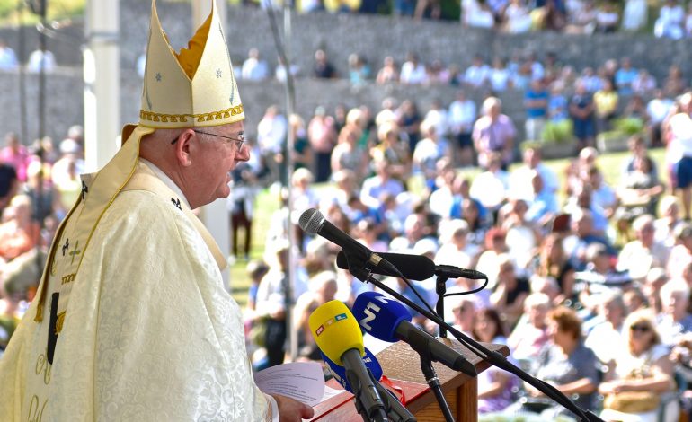  Poziv nadbiskupa Mate Uzinića na molitvu za mir