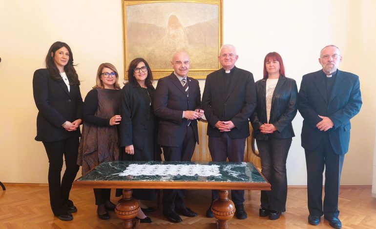 Nadbiskup Uzinić i ministar Ružić o jačanju suradnje u skrbi za osobe s demencijom