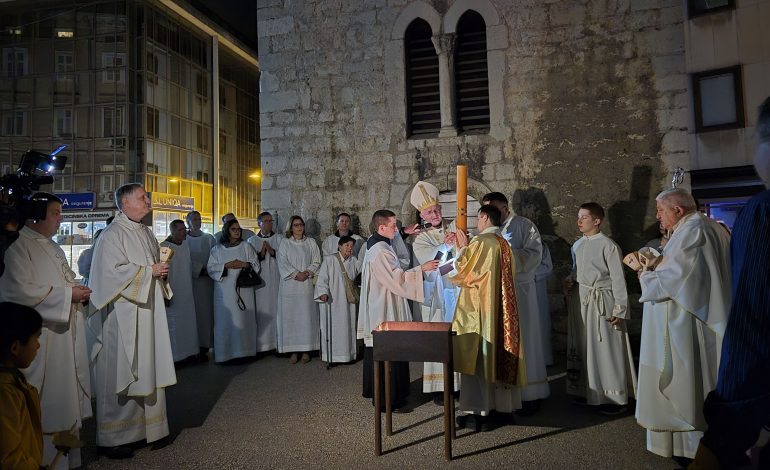 Vazmeno bdijenje: Susretati Krista u svijetu koji je često podijeljen i ranjen