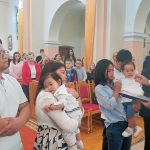 U Crkvi nema stranaca: krštenje dvojice dječaka Filipinaca povezalo zajednicu u Cerniku