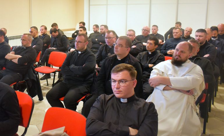 Svećenička duhovnost: od samoće do zajedništva