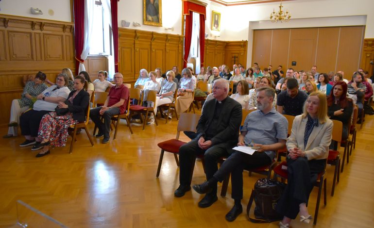 Vjeroučitelji o odgoju za mir, toleranciju i dijalog