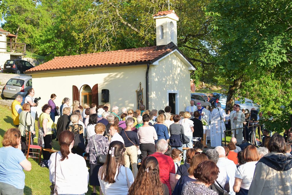Učeći od Marije darujmo Isusa svima