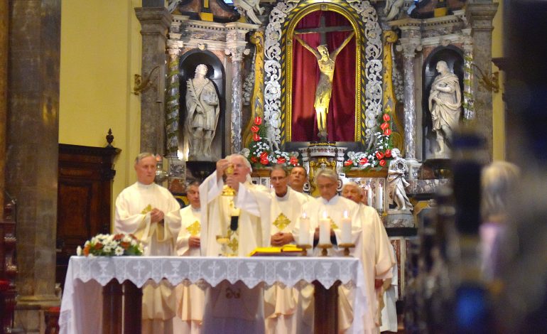 Ne možemo ukloniti križ, ali možemo učiniti da čovjek na križu nije sam