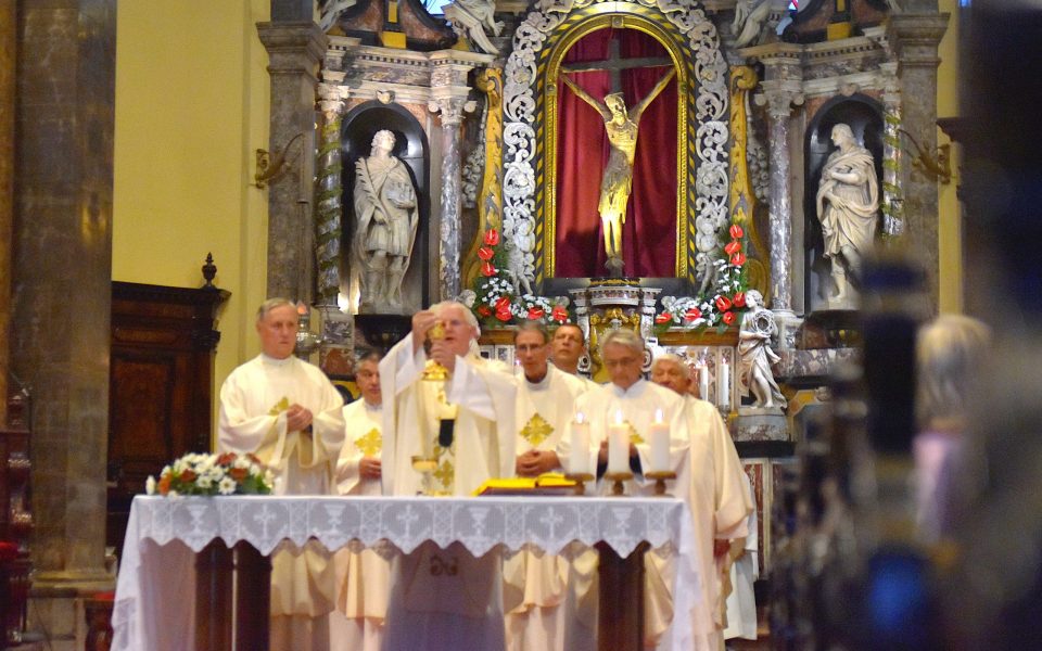 Ne možemo ukloniti križ, ali možemo učiniti da čovjek na križu nije sam