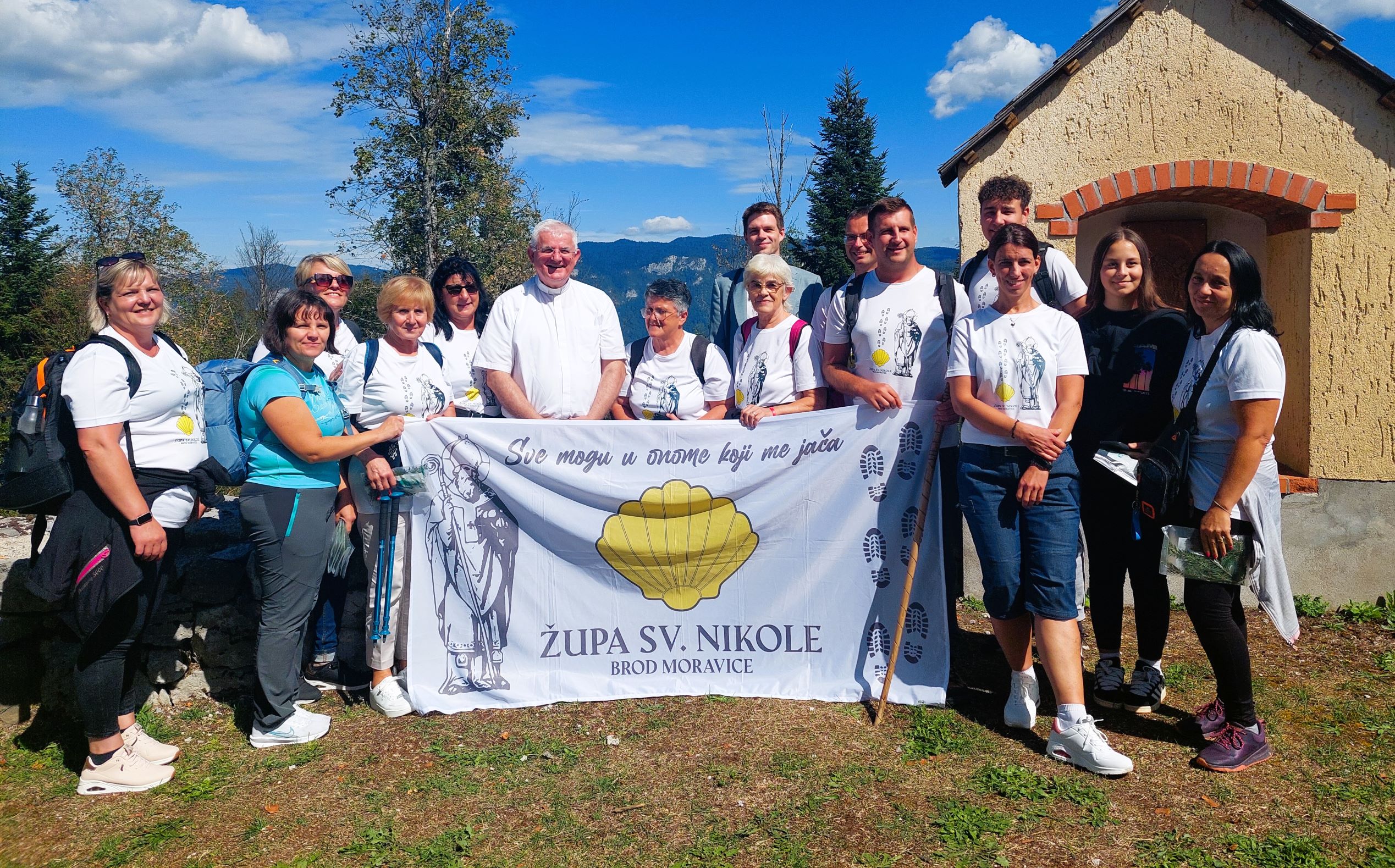 Nadbiskup Mate Uzinić i gradonačelnik Čabra Antonio Dražović s hodočasnicima koji su pješice iz Brod Moravica hodočastili na Svetu Goru