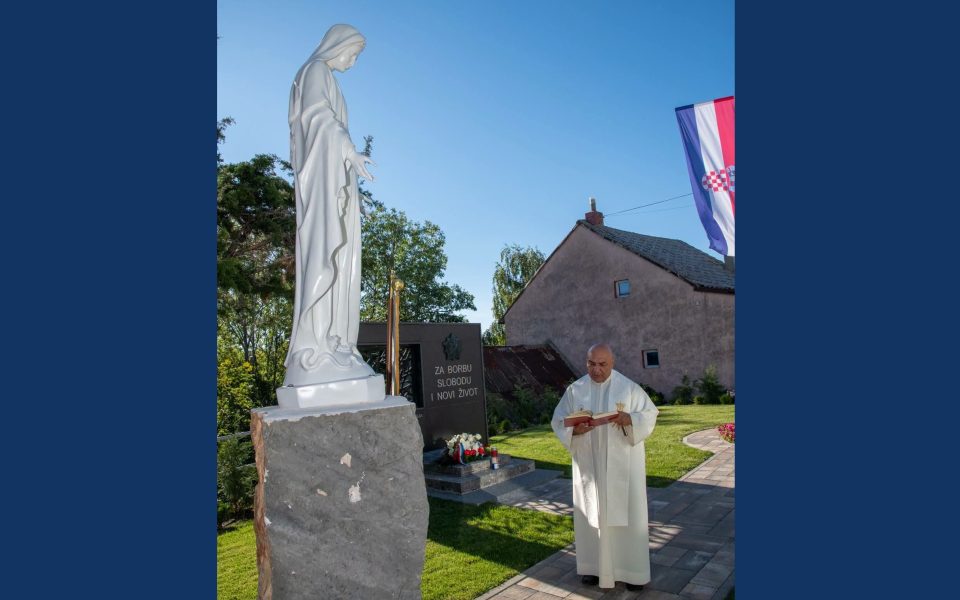 Blagoslovljen kip Gospe od nade u Zlobinu