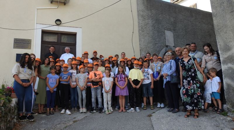Riječki nadbiskup koadjutor Mate Uzinić slavio misu s djecom Banovine